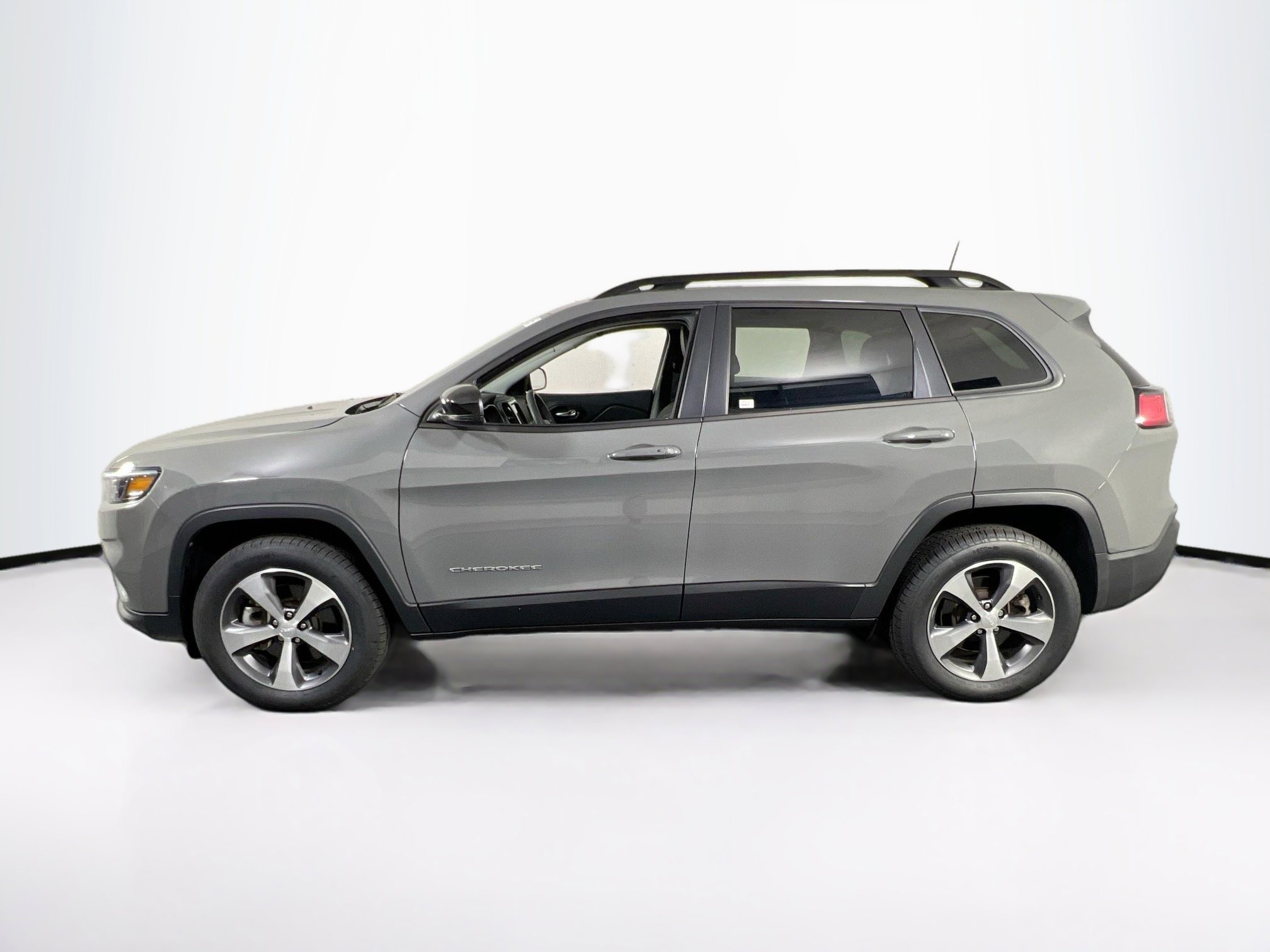 Used 2022 Jeep Cherokee Limited image 8