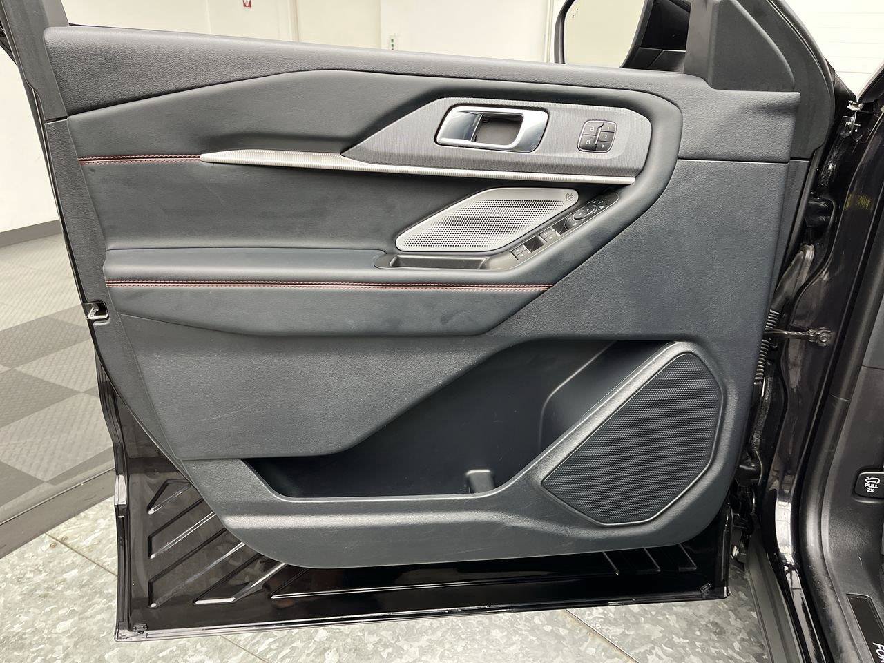Used 2025 Ford Explorer ST AWD/4WD image 8