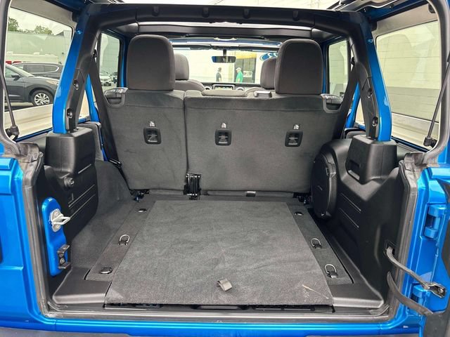 Used 2023 Jeep Wrangler Unlimited Sahara w/ Cold Weather Group AWD/4WD image 15
