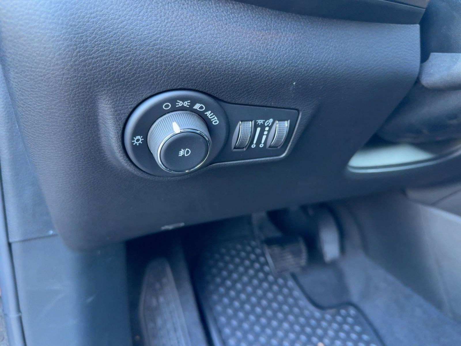 New 2026 Jeep Compass Latitude image 16