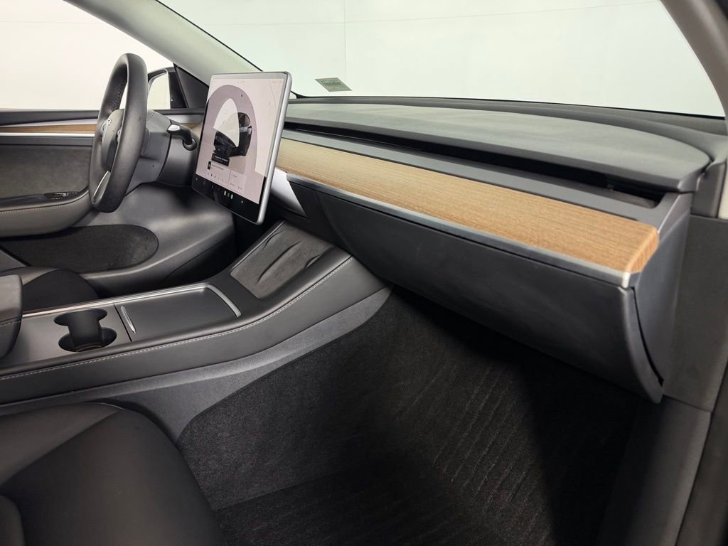 Used 2024 Tesla Model Y Long Range image 31