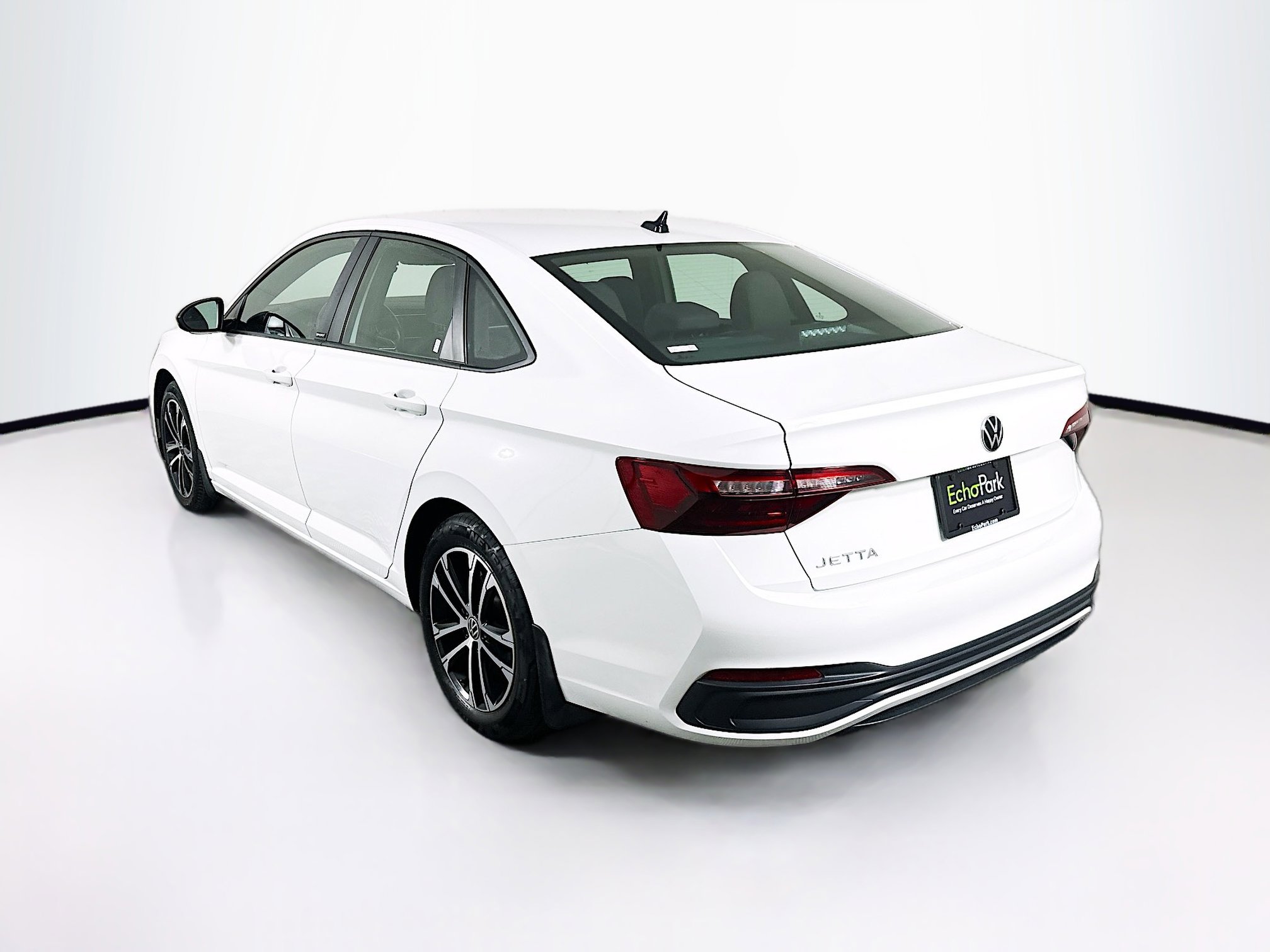 Used 2024 Volkswagen Jetta Sport image 5