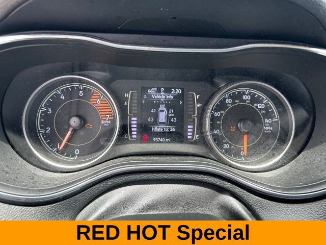 Used 2019 Jeep Cherokee Latitude Plus AWD/4WD image 15