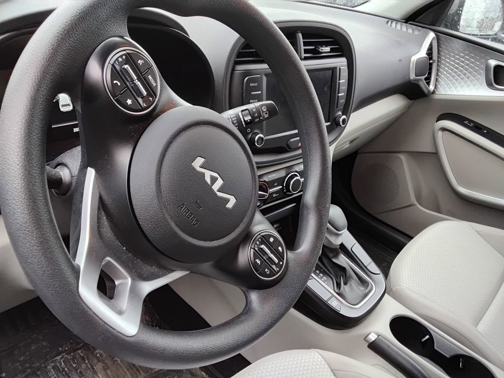 Used 2024 Kia Soul LX image 7