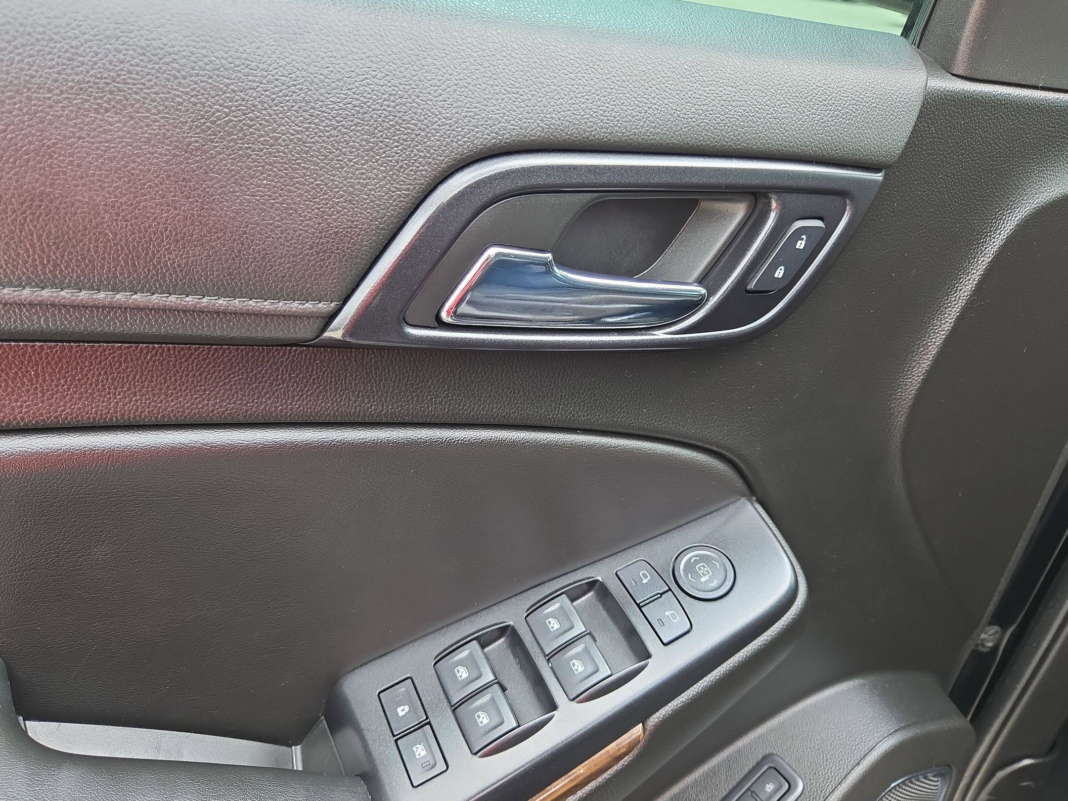 Used 2019 Chevrolet Suburban LT image 12