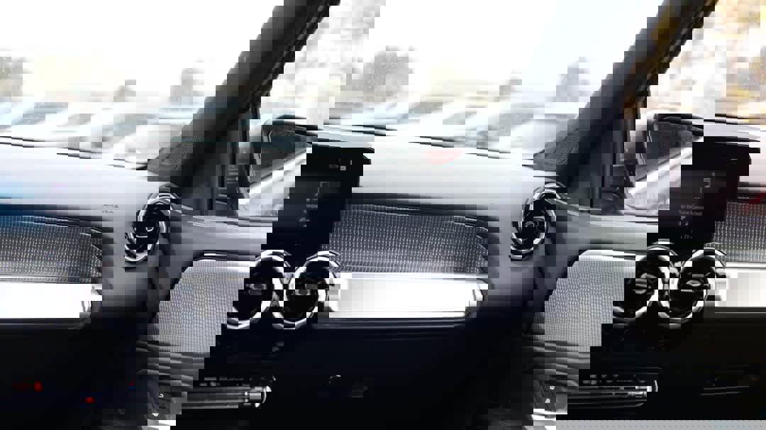 Certified 2022 Mercedes-Benz GLB 250 4MATIC w/ Premium Package Lite image 28