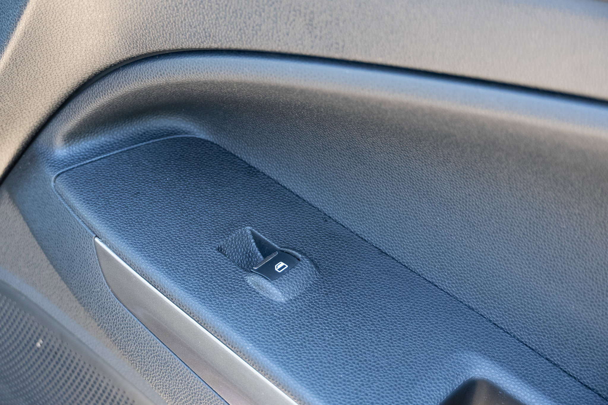 Used 2020 Ford EcoSport SE w/ SE Convenience Package image 17