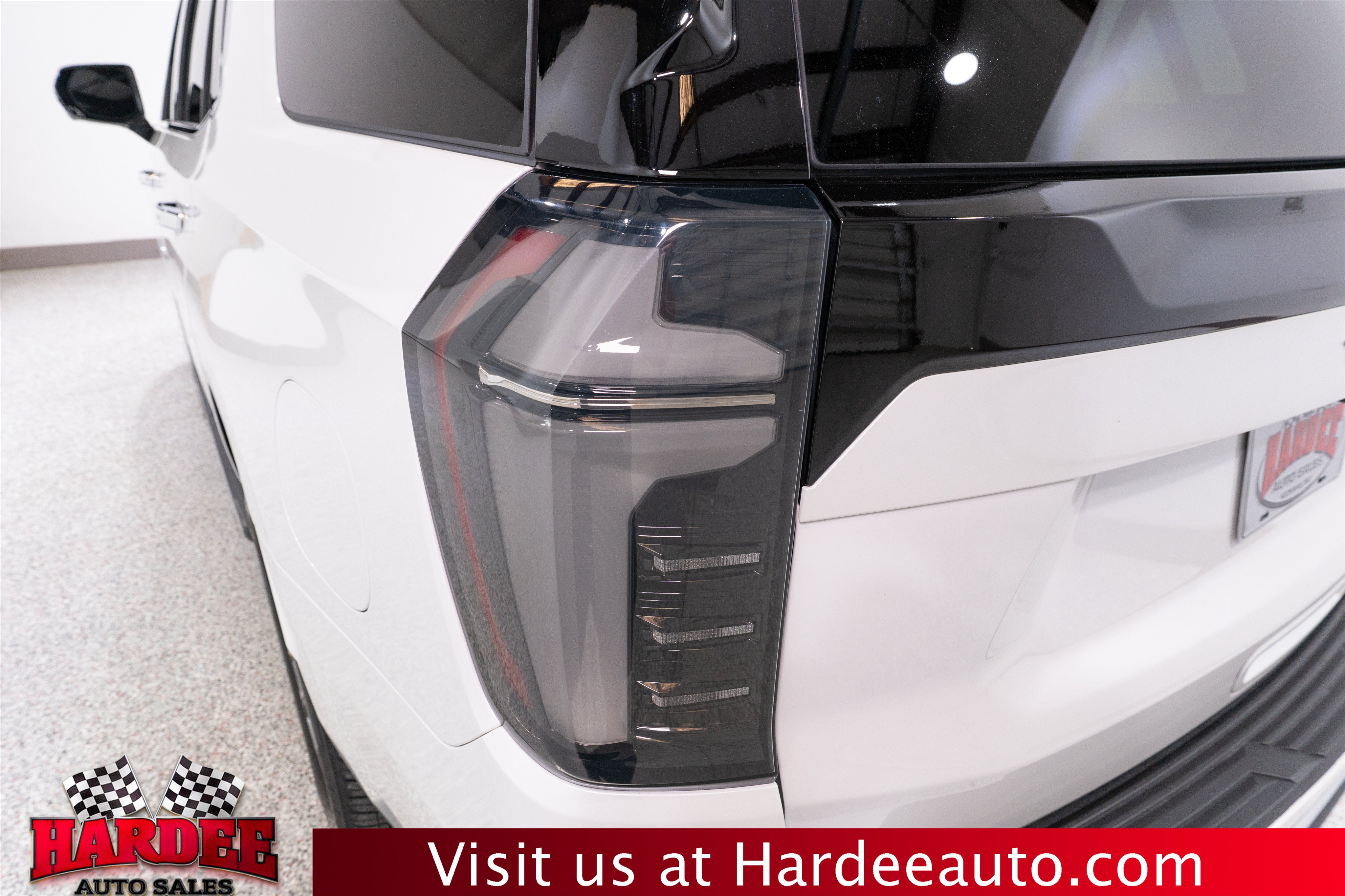 Used 2025 Chevrolet Tahoe High Country w/ LPO, Illumination Package AWD/4WD image 9