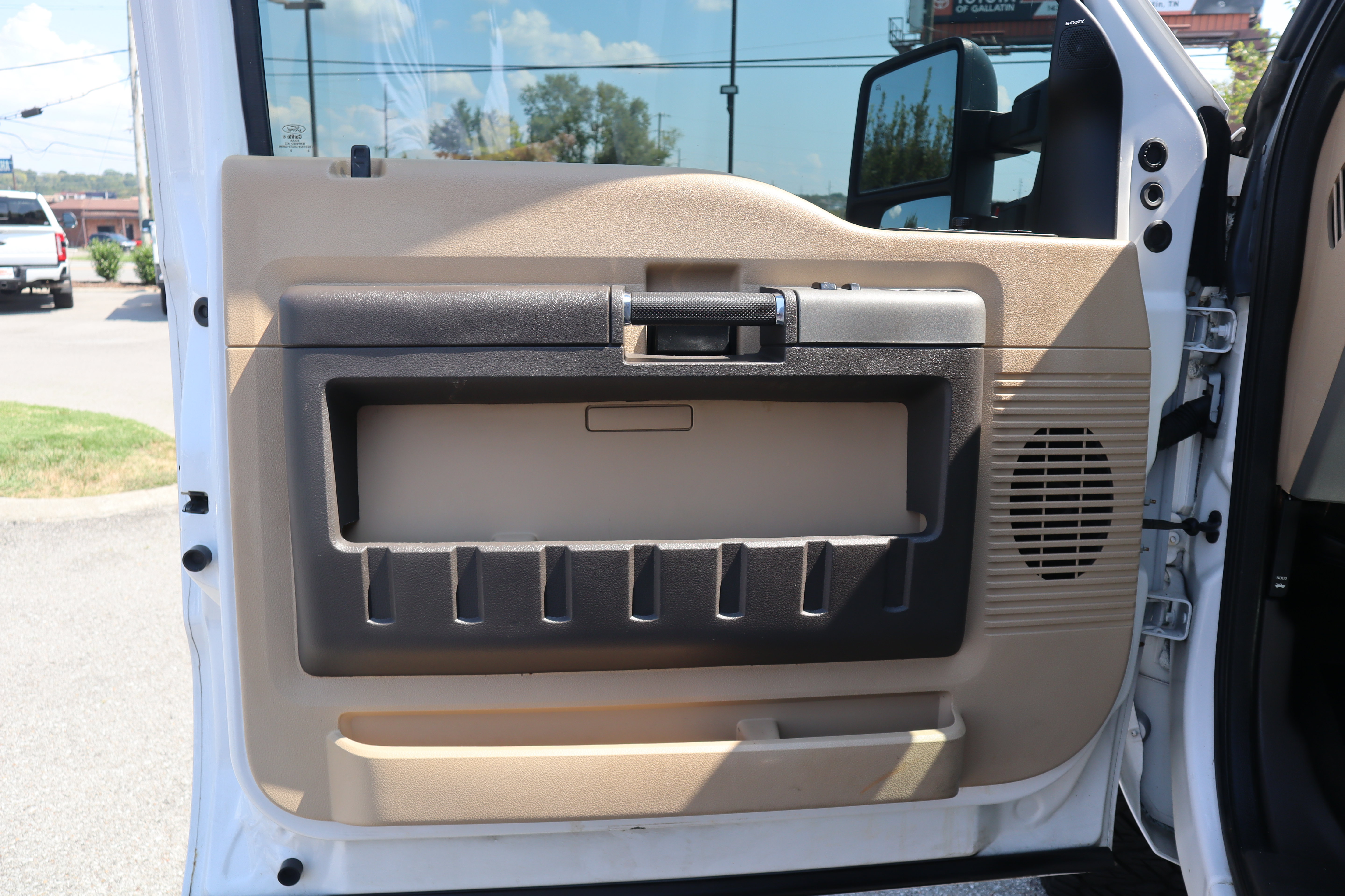 Used 2015 Ford F350 Lariat w/ Lariat Interior Package AWD/4WD image 12