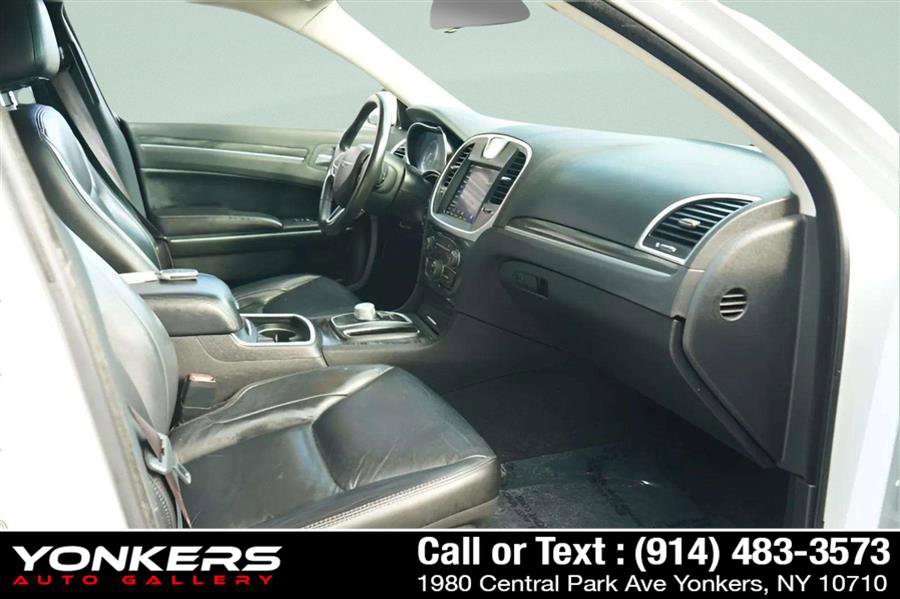 Used 2021 Chrysler 300 Touring L image 29