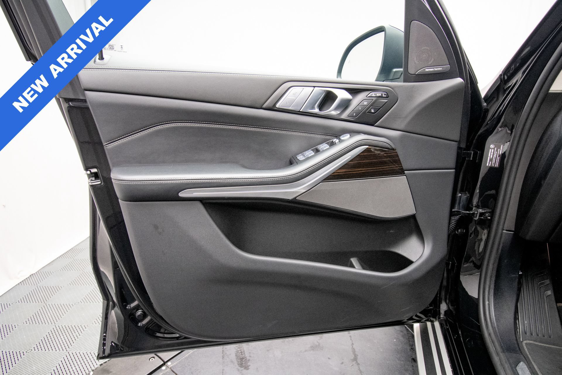 Used 2026 BMW X7 xDrive40i w/ Premium Package AWD/4WD image 26