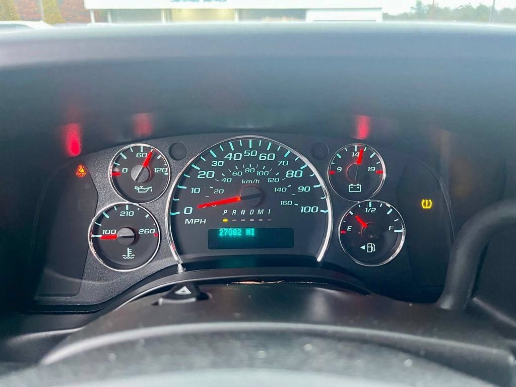 Used 2023 Chevrolet Express 2500 w/ Driver Convenience Package RWD image 19