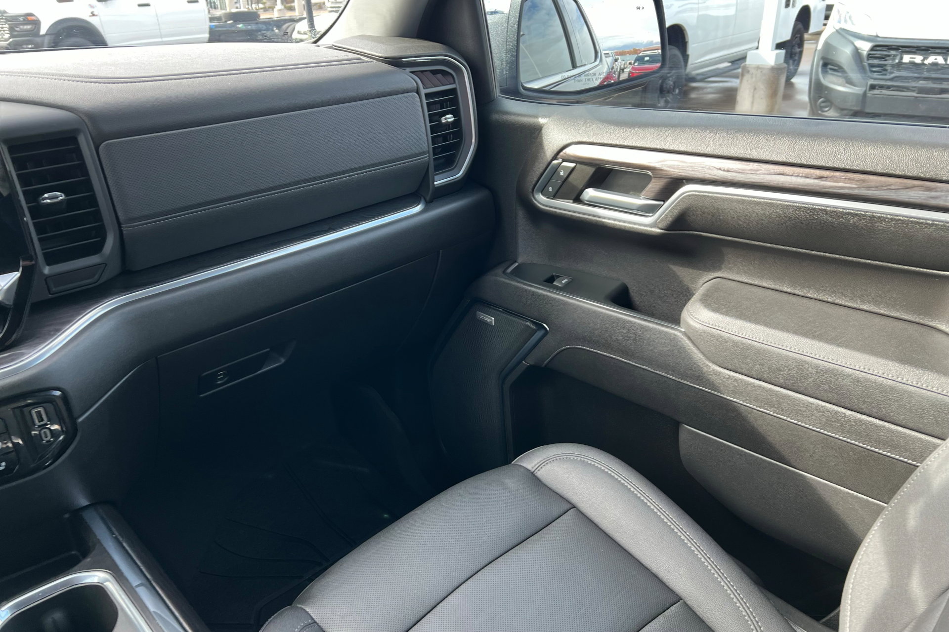 Certified 2023 Chevrolet Silverado 1500 LTZ w/ Technology Package image 11