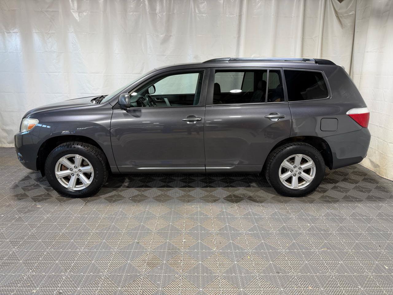 Used 2010 Toyota Highlander SE AWD/4WD image 5