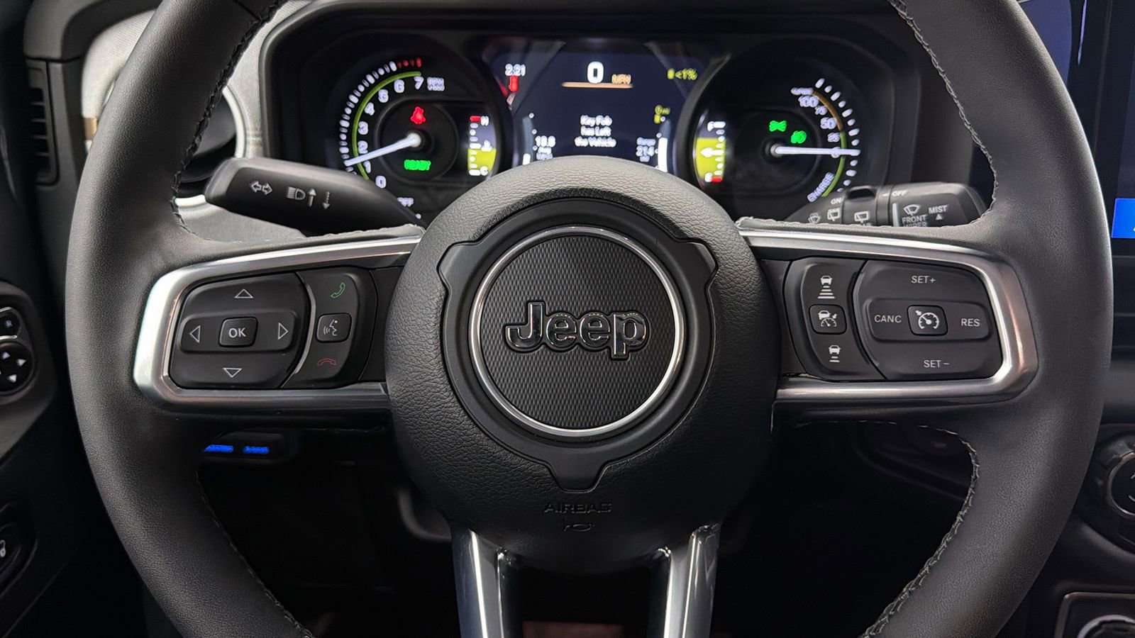 Used 2025 Jeep Wrangler Unlimited Sahara AWD/4WD image 17