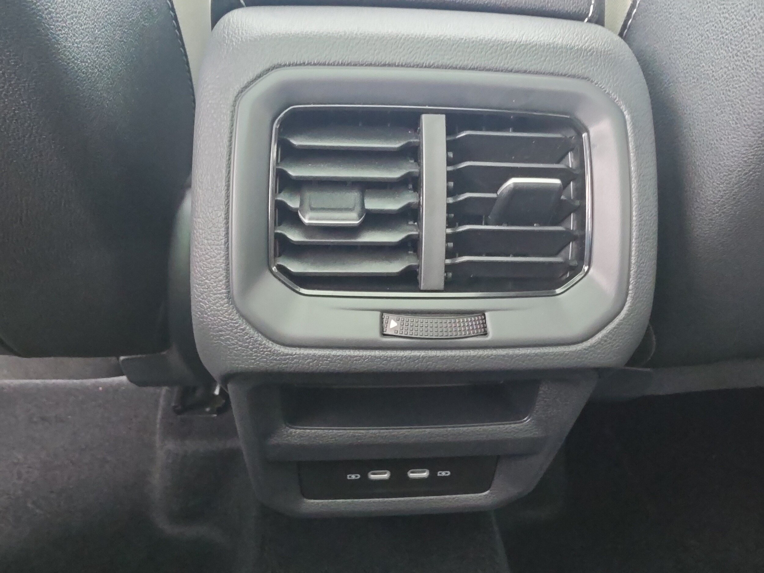 New 2026 Volkswagen Taos SE AWD/4WD image 12