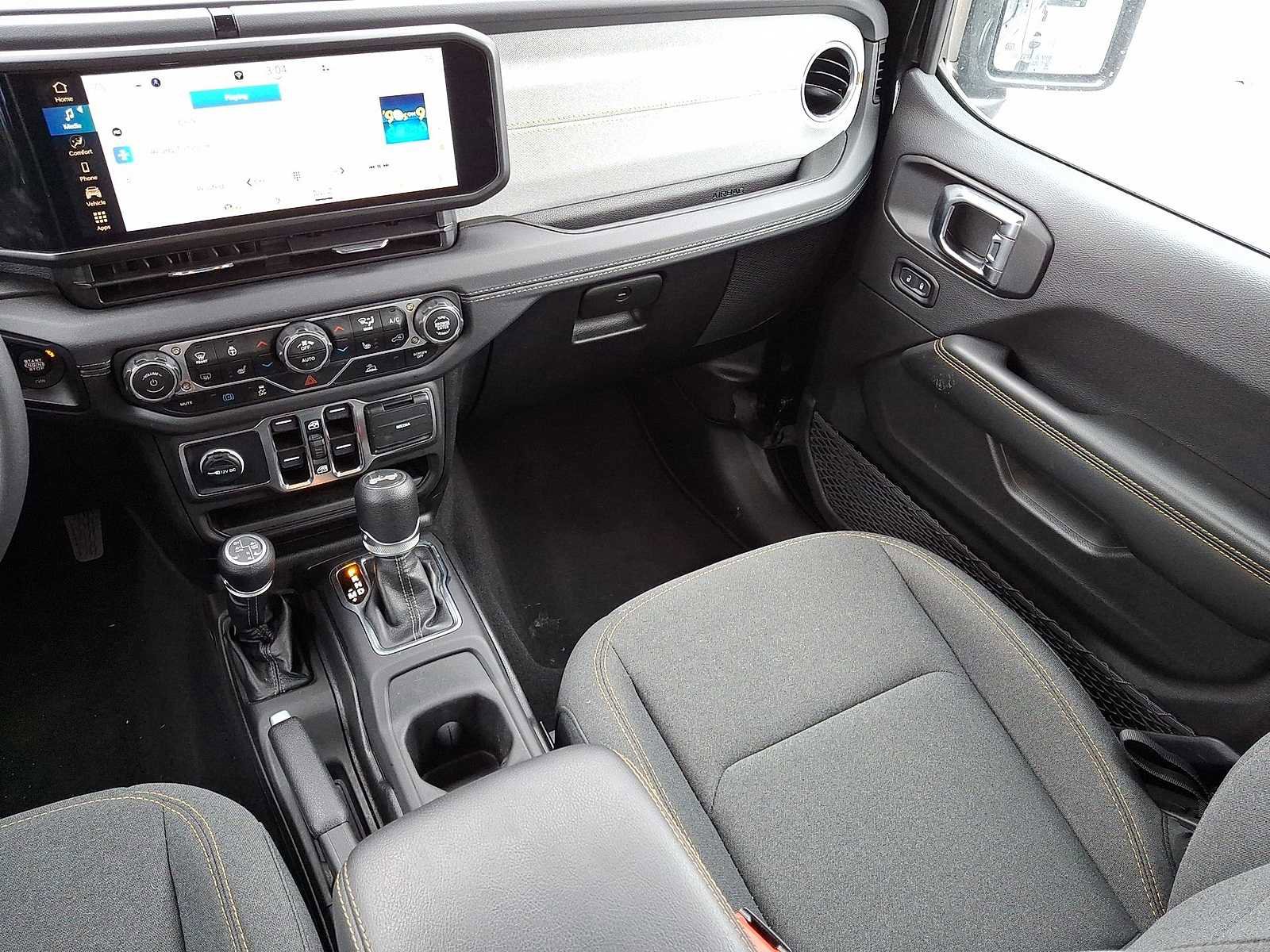 Used 2025 Jeep Wrangler Sahara image 12