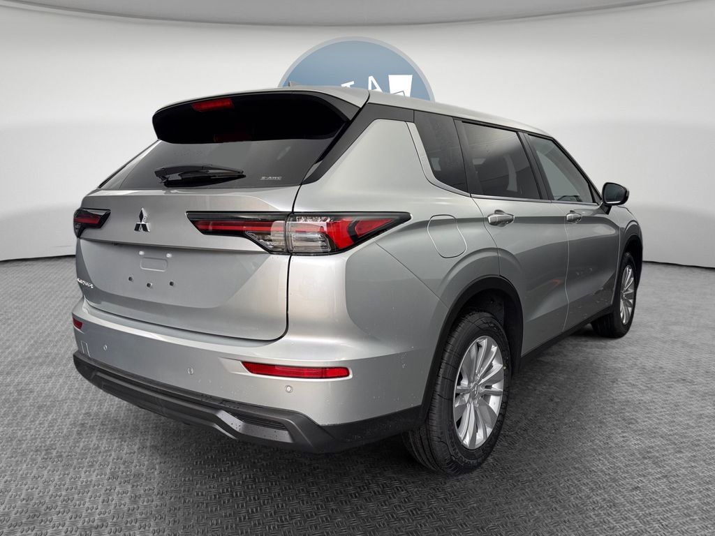 New 2026 Mitsubishi Outlander ES image 3
