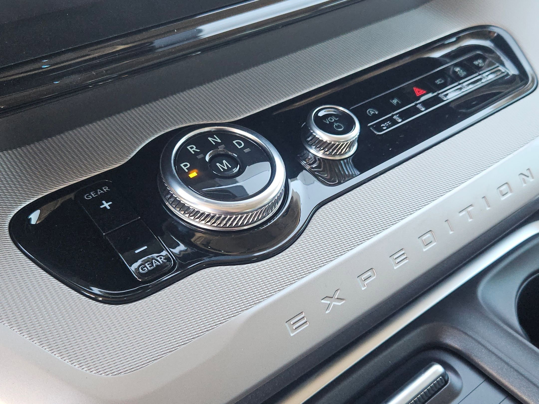 New 2025 Ford Expedition Active image 18