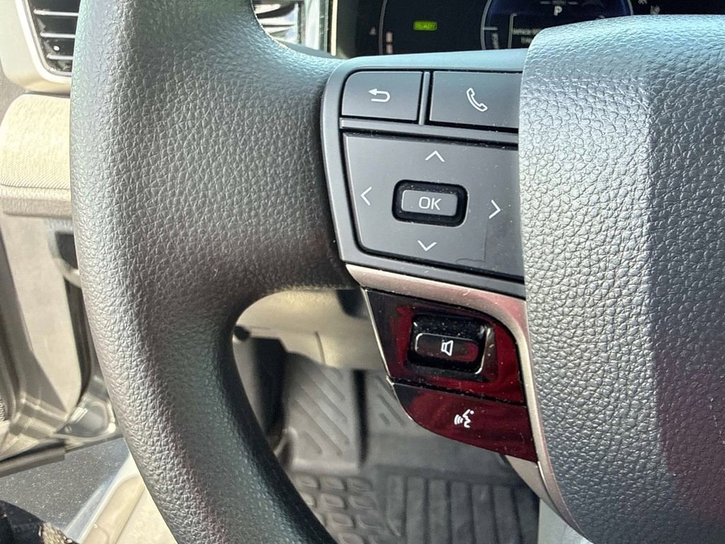 Used 2025 Toyota Camry LE w/ Convenience Package image 29