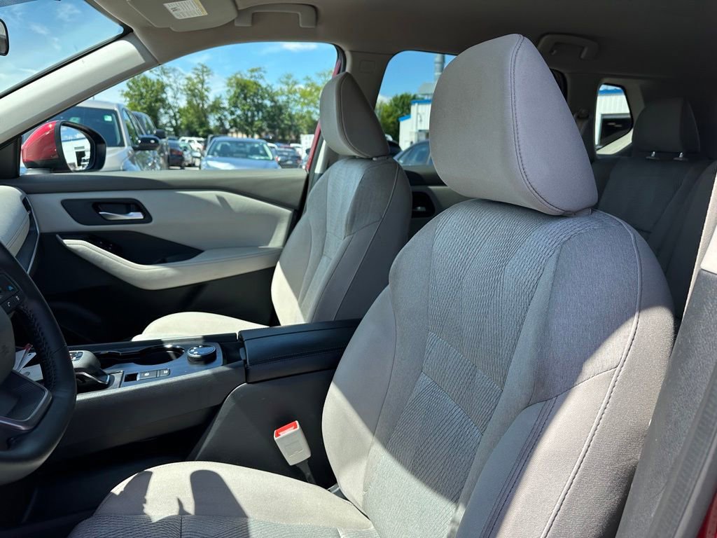 Used 2025 Nissan Rogue SV AWD/4WD image 22