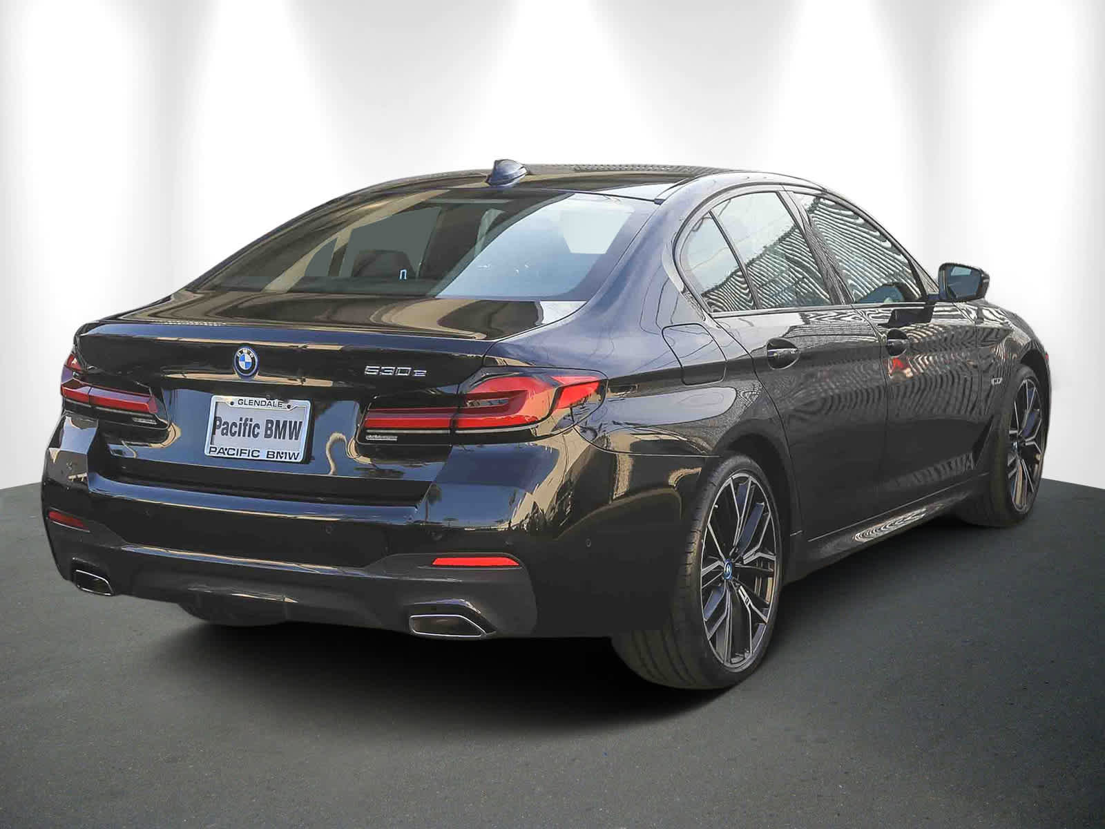 Certified 2023 BMW 530e w/ M Sport Package image 6