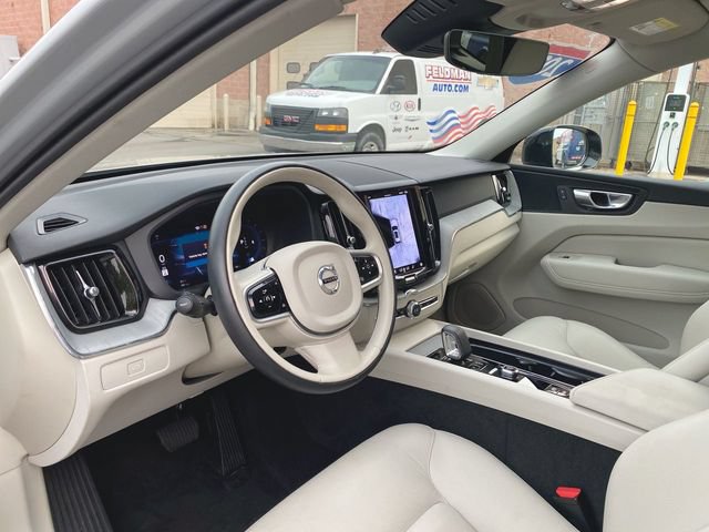 Used 2025 Volvo XC60 B5 Plus w/ Protection Package Premier AWD/4WD image 10