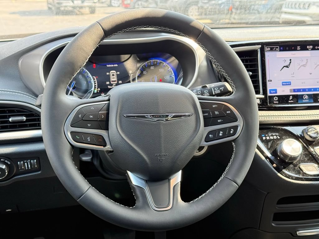 New 2025 Chrysler Pacifica Select FWD image 18