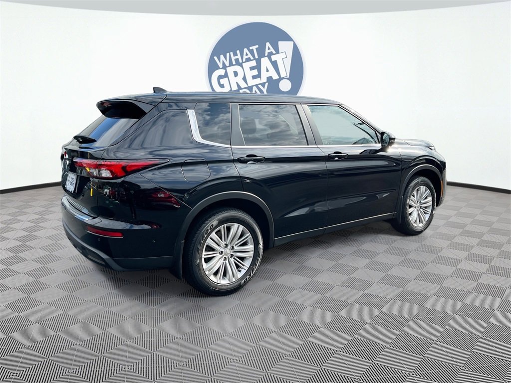 Used 2024 Mitsubishi Outlander ES image 7