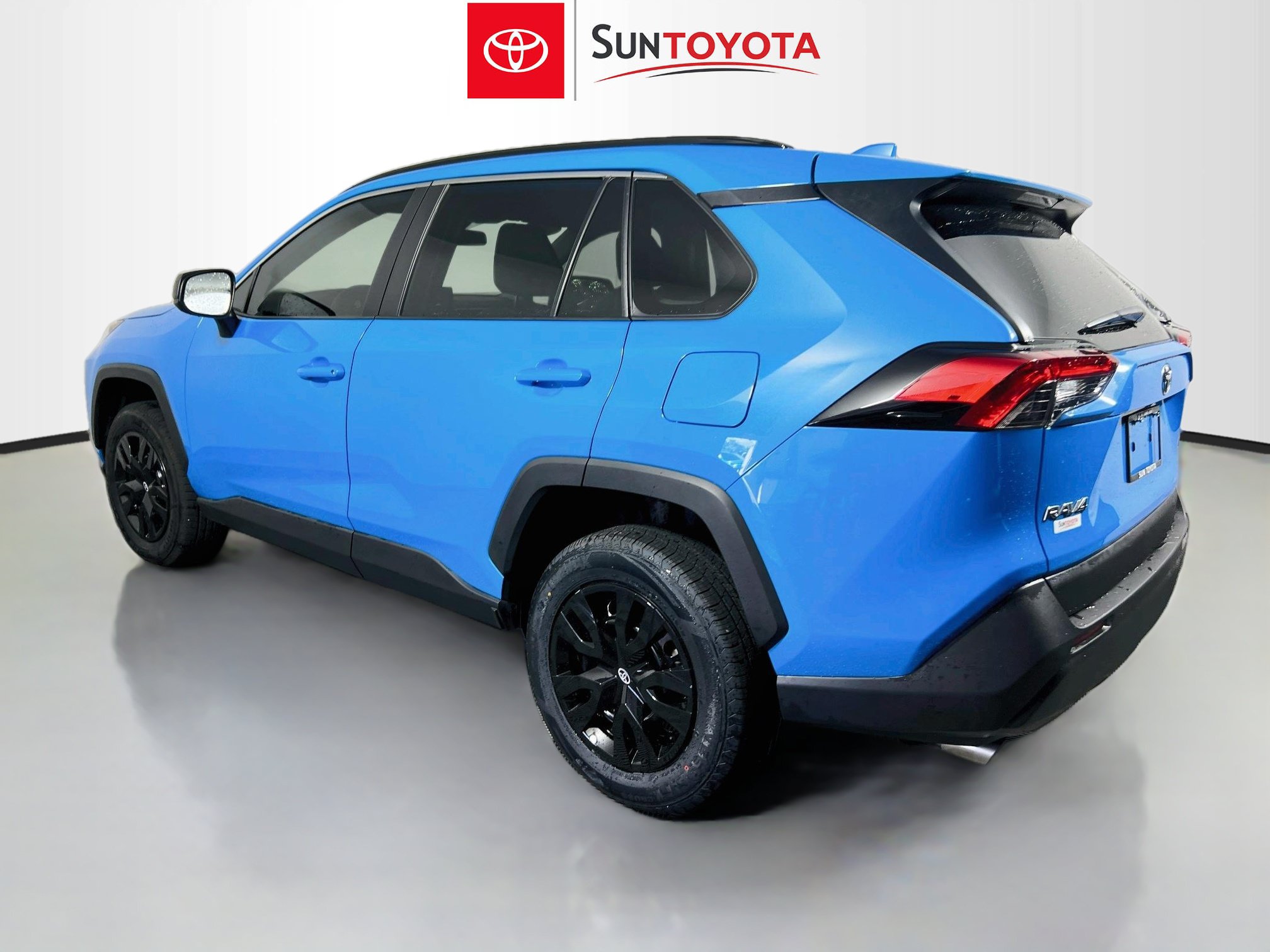 Used 2020 Toyota RAV4 LE FWD image 6