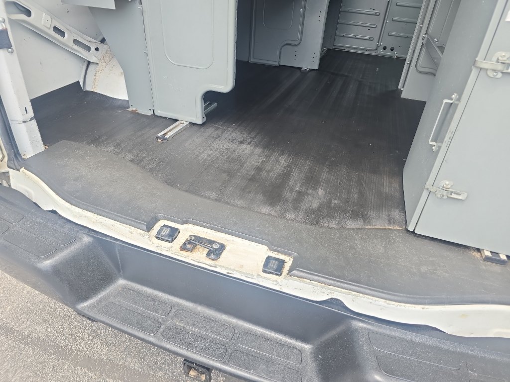 Used 2015 Chevrolet Express 2500 RWD image 12