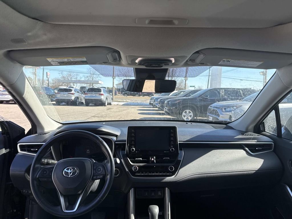 Used 2022 Toyota Corolla Cross XLE image 15