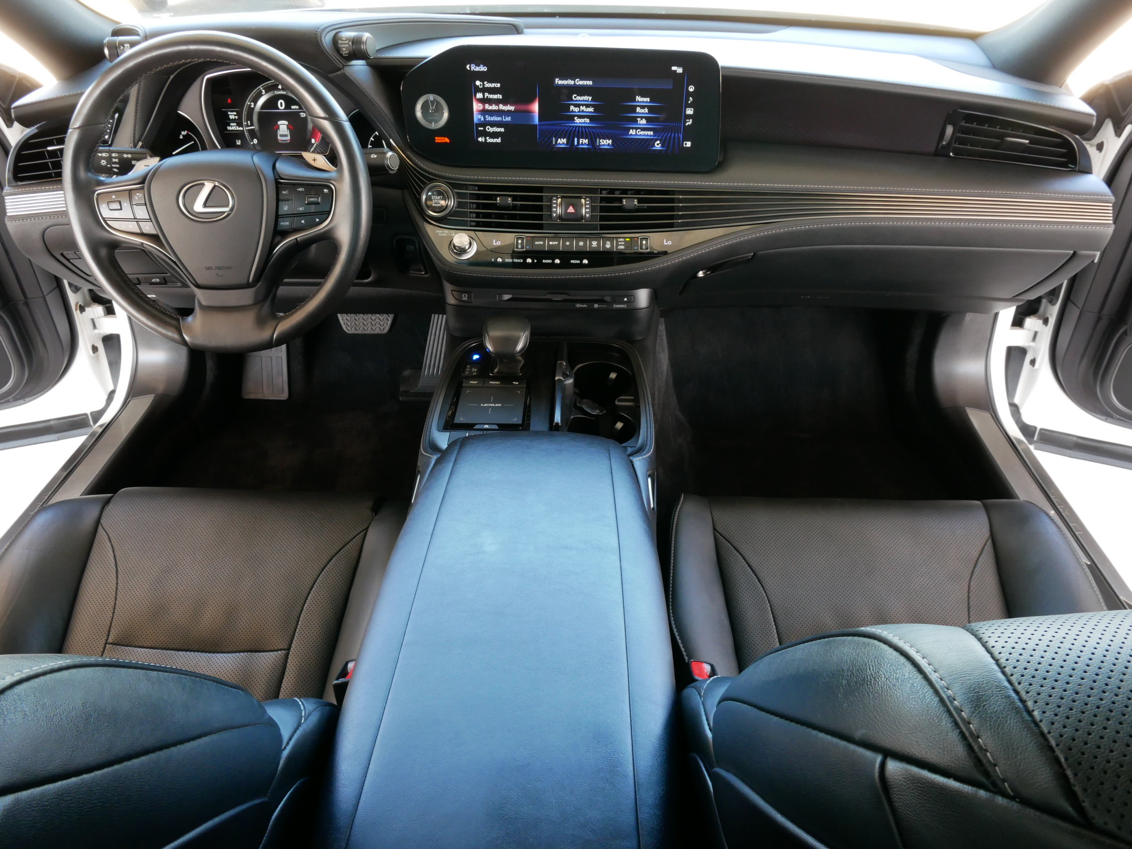 Used 2022 Lexus LS 500 w/ Accessory Package (Z1) RWD image 26