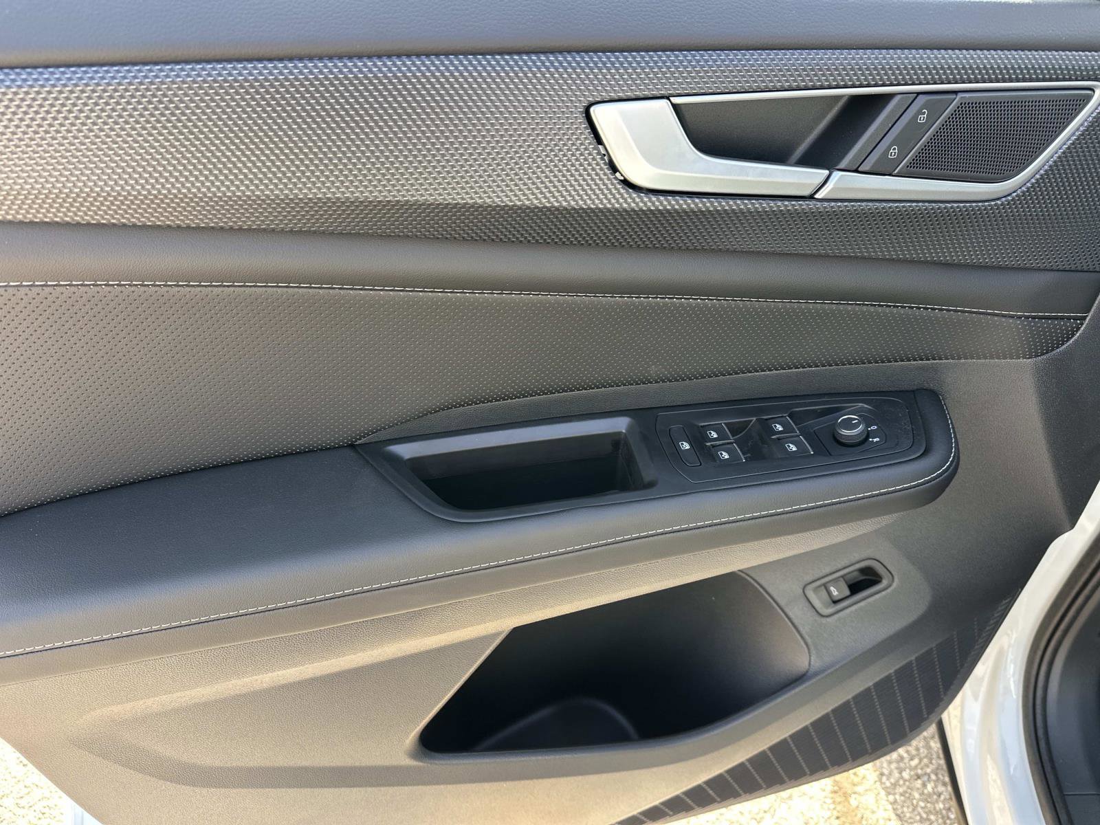 New 2026 Volkswagen Atlas Cross Sport SEL R-Line image 16