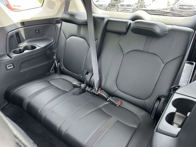 Used 2025 Honda Pilot Touring image 17