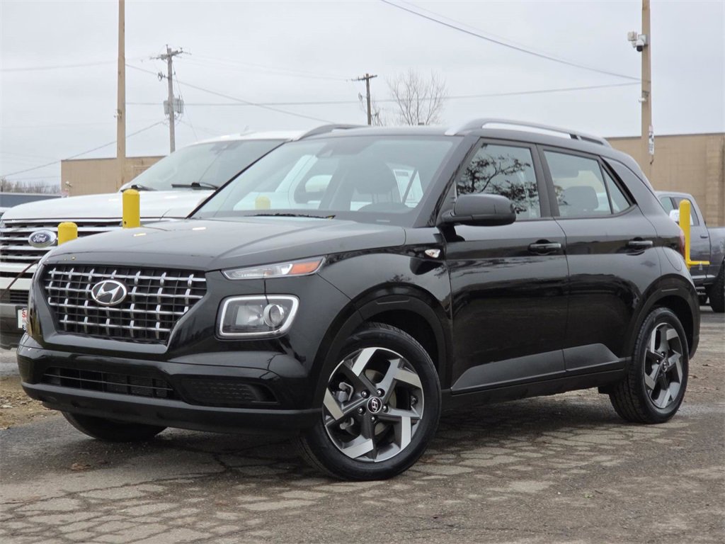 Used 2021 Hyundai Venue SEL w/ Cargo Package image 2