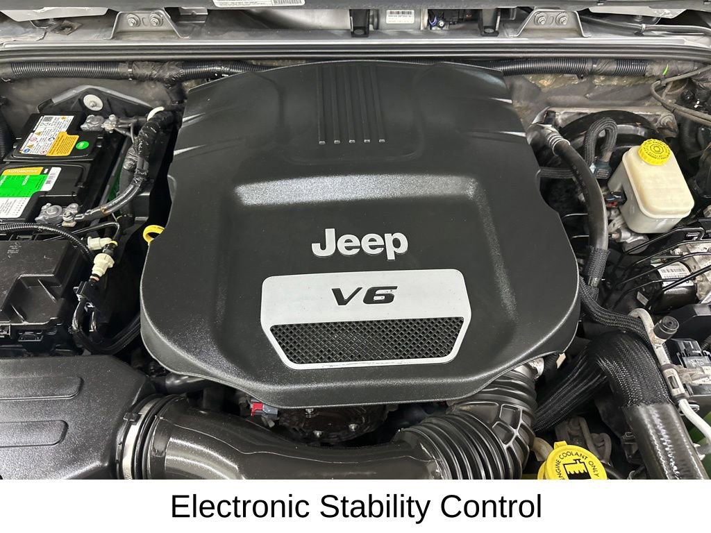 Used 2014 Jeep Wrangler Unlimited Sahara AWD/4WD image 18