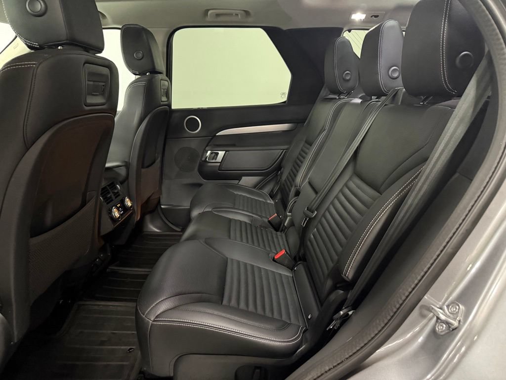 Used 2023 Land Rover Discovery S AWD/4WD image 18