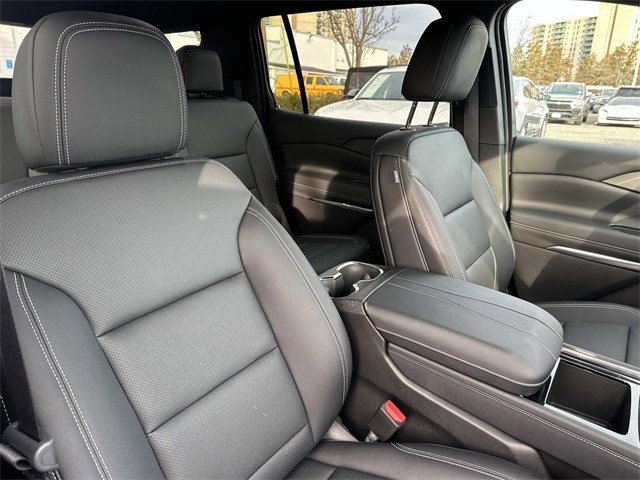 Used 2025 Chevrolet Traverse LT w/ Enhanced Driving Package image 11