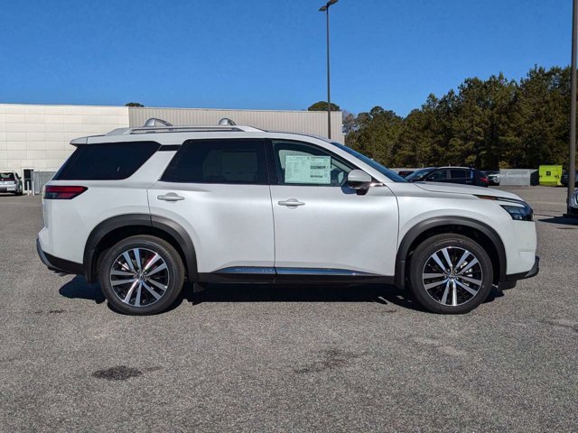 New 2025 Nissan Pathfinder Platinum w/ Cargo Package image 3
