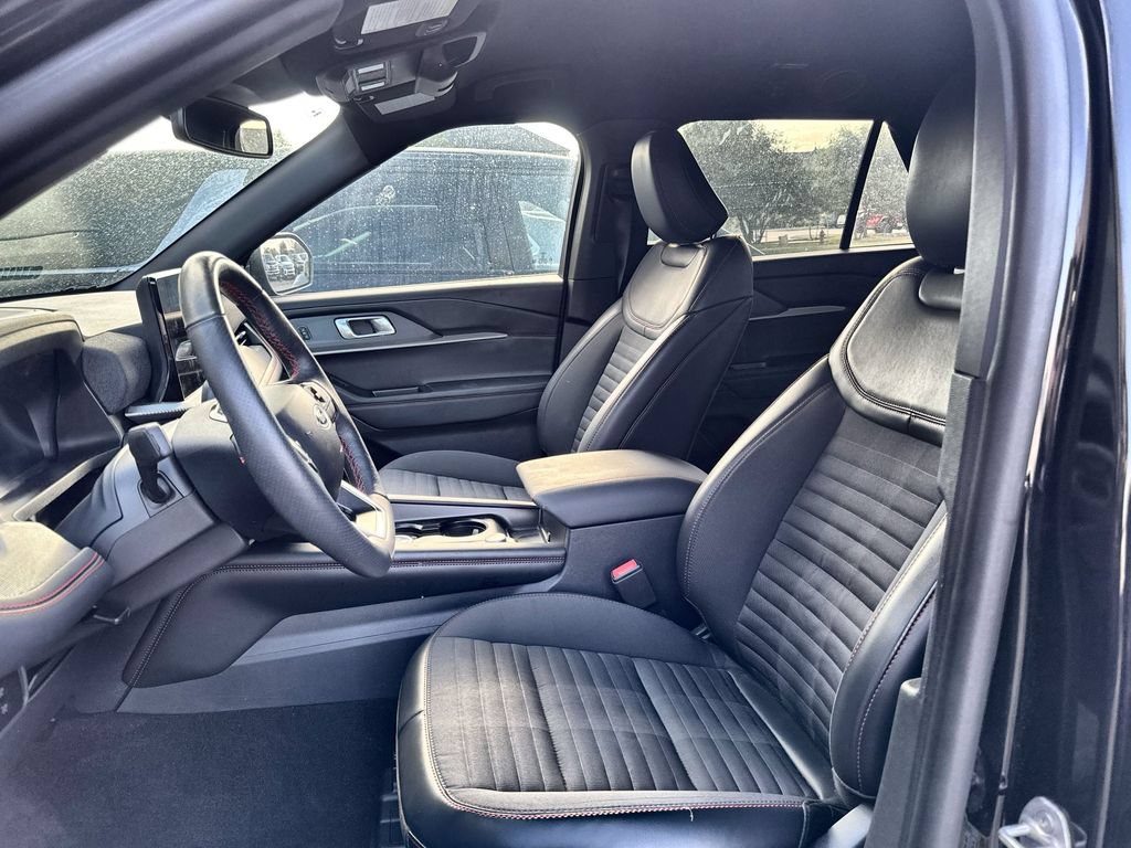Used 2026 Ford Explorer ST-Line w/ ST-Line Street Pack RWD image 2