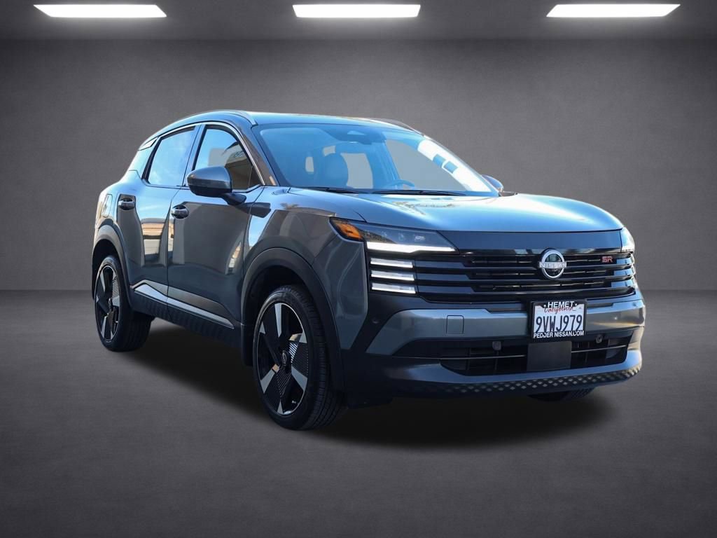 Used 2025 Nissan Kicks SR image 2