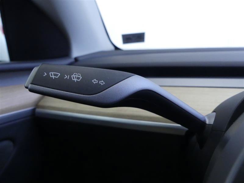 Used 2024 Tesla Model Y Long Range AWD/4WD image 19