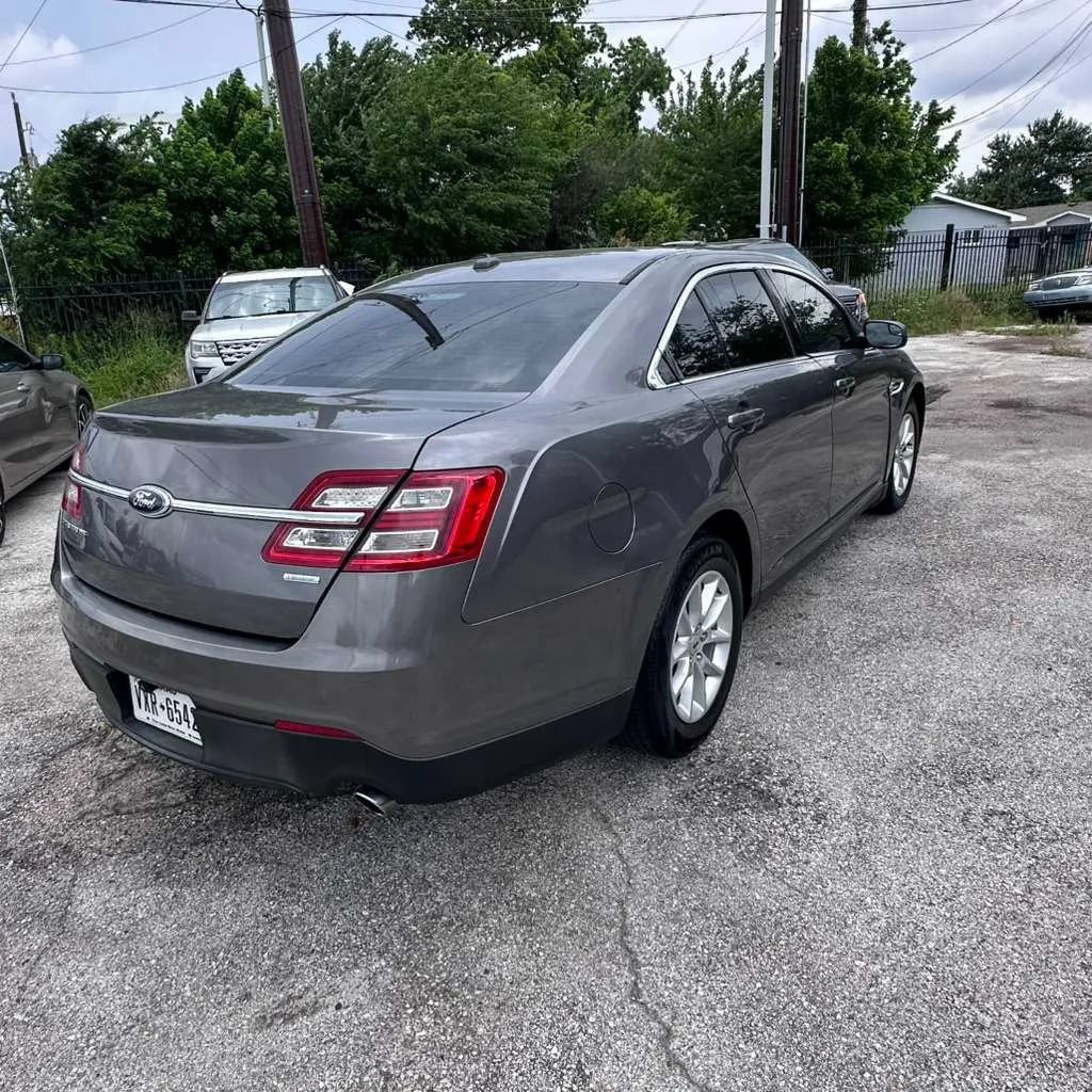 Used 2014 Ford Taurus SE FWD image 7
