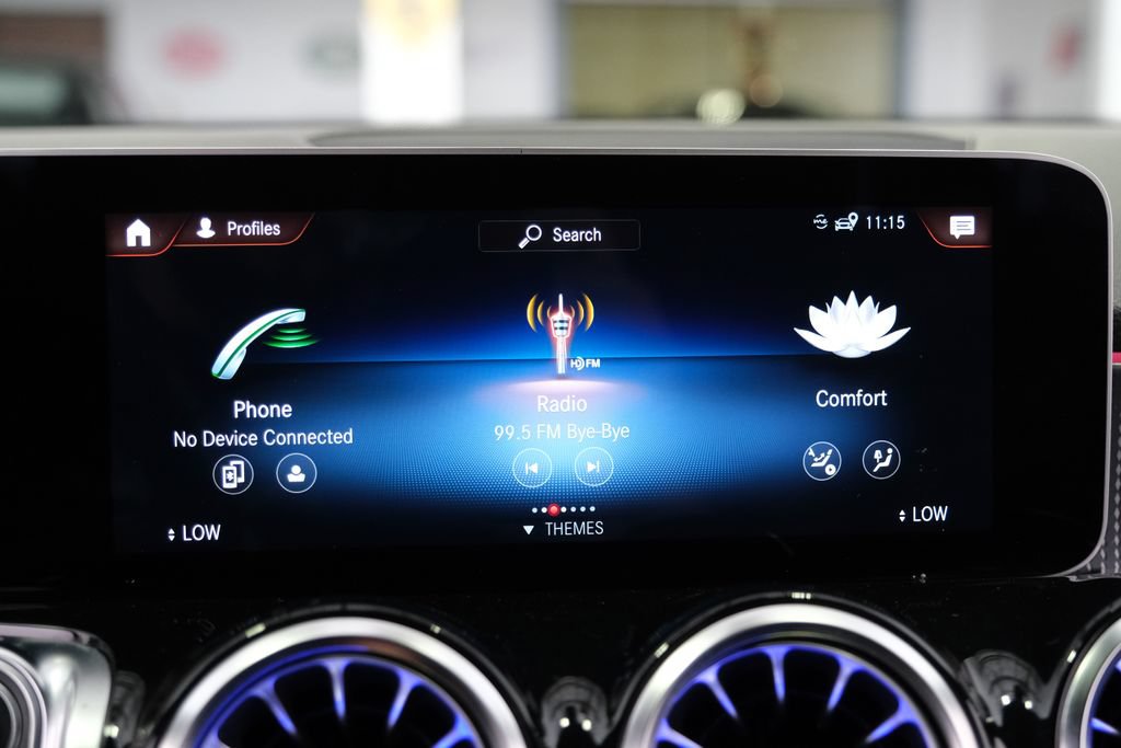 Used 2021 Mercedes-Benz GLB 250 w/ Premium Package image 34