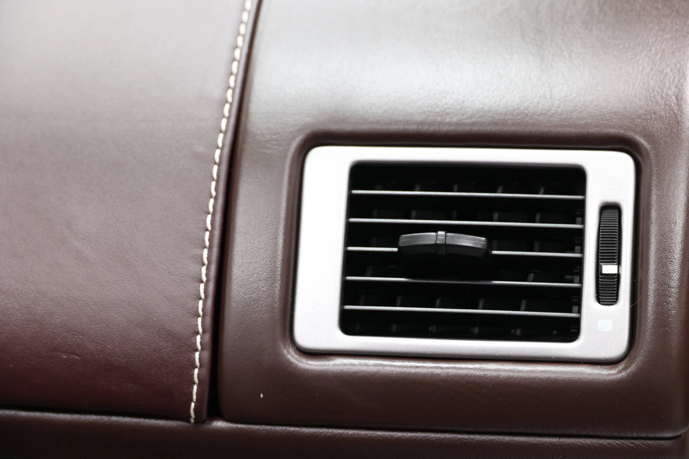 Used 2016 Aston Martin DB9 GT RWD image 83