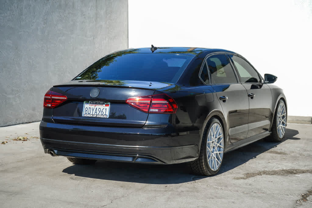 Used 2018 Volkswagen Passat 2.0T R-Line w/ R-Line Lighting Package FWD image 4