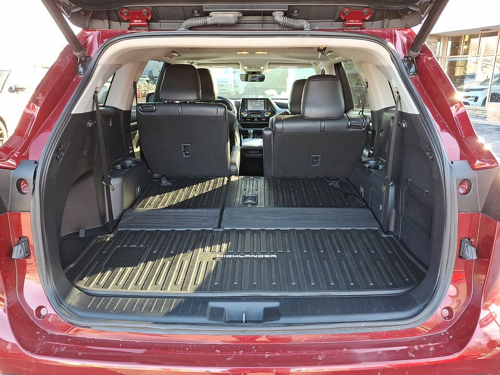 Used 2021 Toyota Highlander XLE image 29