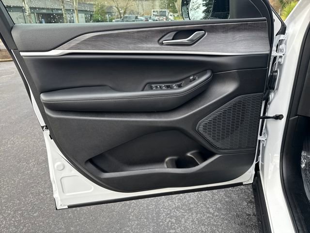 New 2026 Jeep Grand Cherokee Altitude image 15