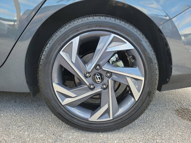 Certified 2025 Hyundai Elantra SEL image 7